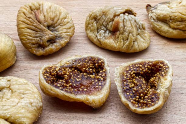 انجیر خشک گوشتی با سطح لطیف و عطر قوی